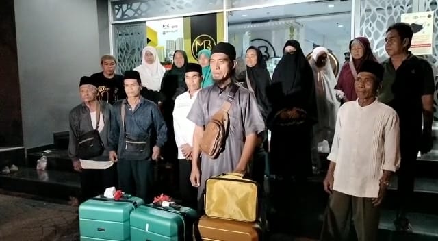 Diduga Jadi Korban Travel Umroh, Puluhan Jamaah Asal Kalbar Terlantar di Bekasi