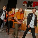 Foto_KPK-Tangkap-Tangan-Tersangka-Dugaan-TPK-Terkait-Penggunaan-DSP-di-BNPB-image_large